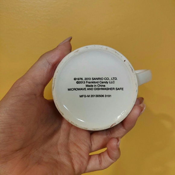 HELLO KITTY CHRISTMAS SANRIO MUG - Picture 4 of 5